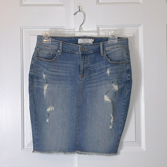 Torrid Denim Pencil Skirt, size 12, distressed, 21 1/2 in top to bottom - Picture 1 of 4
